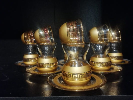 Juego de 18 piezas para té turco, dorado y gris.