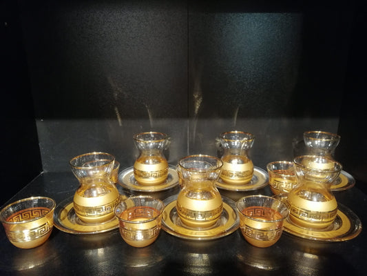 Juego de 18 piezas para té turco, dorado y gris.