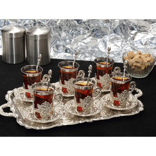 Juego plateado con bandeja rectangular, 6 tazas para té, 6 cucharas y dulcer